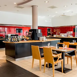 Four Dusseldorf Airport Otel